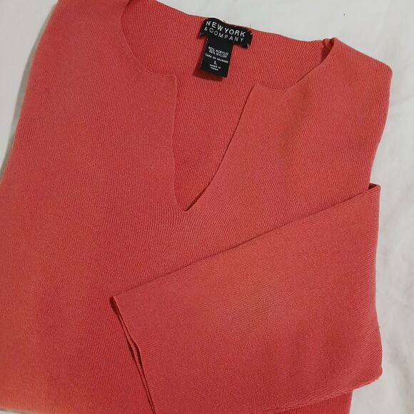 NEW YORK & COMPANY L Coral lightweight knit 3/4-sleeve tunic sweater slit hem - Picture 12 of 12